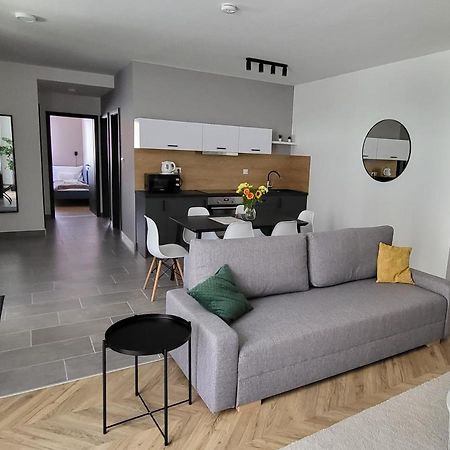 Dotis Apartman Tata Exteriör bild