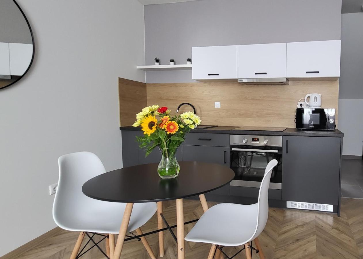 Dotis Apartman Tata Exteriör bild