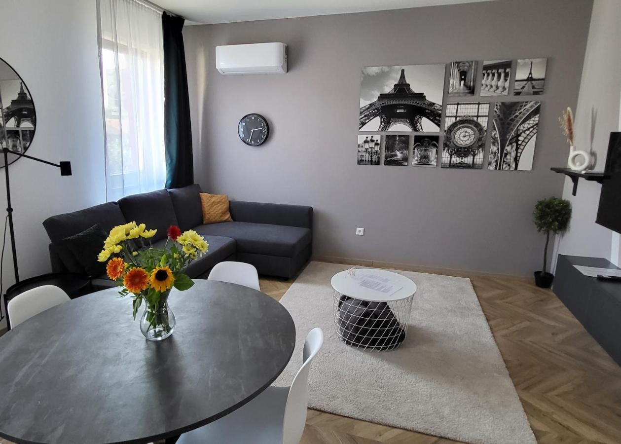 Dotis Apartman Tata Exteriör bild