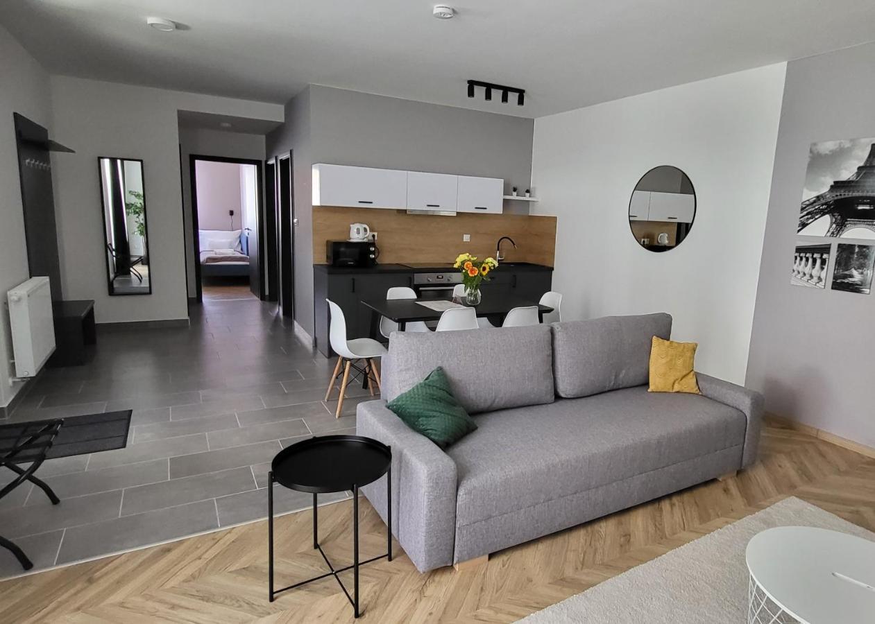 Dotis Apartman Tata Exteriör bild