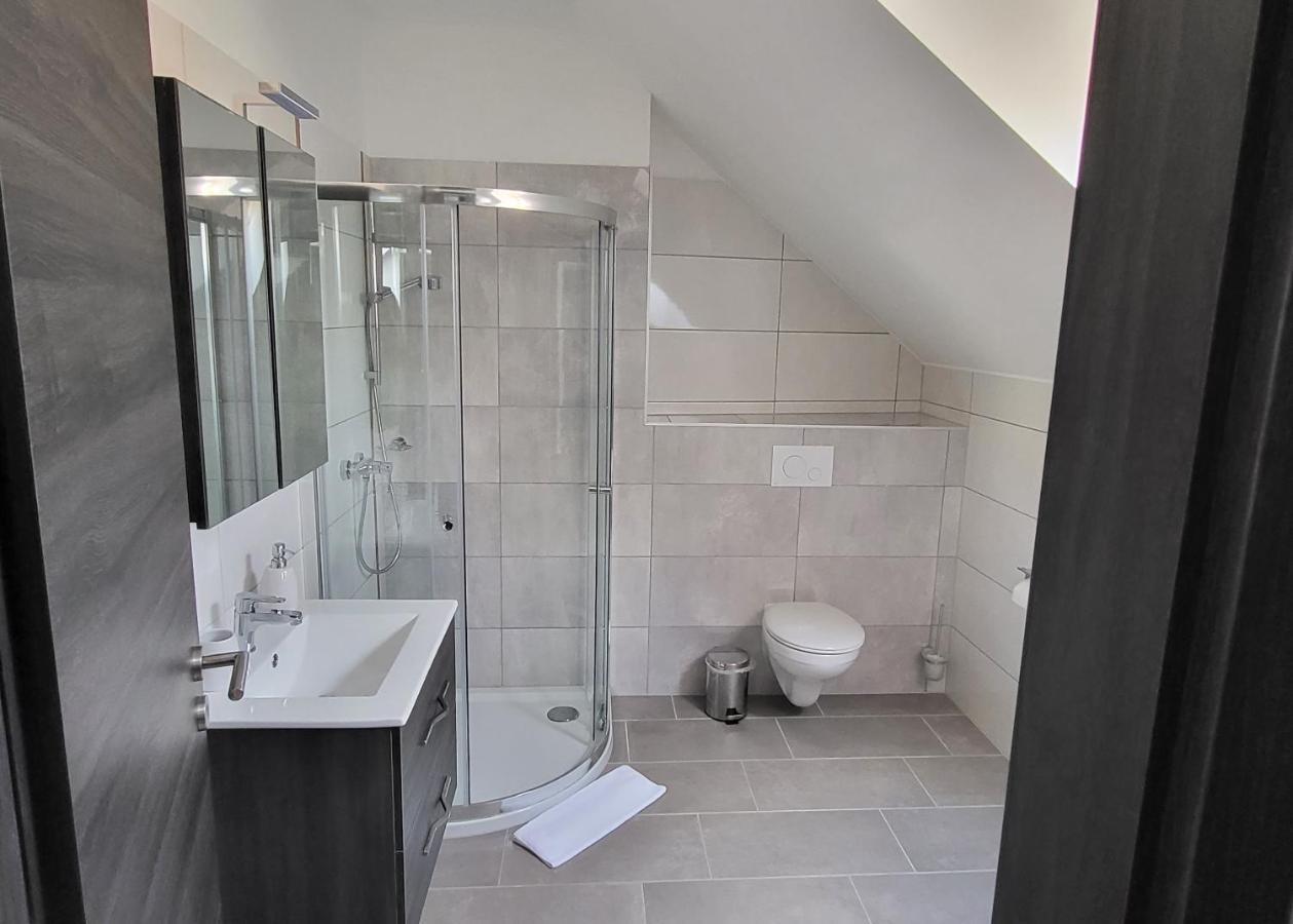 Dotis Apartman Tata Exteriör bild