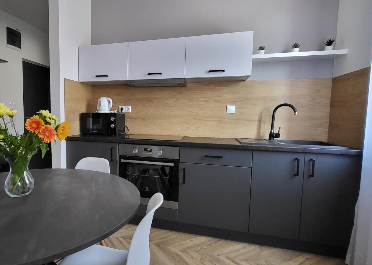 Dotis Apartman Tata Exteriör bild