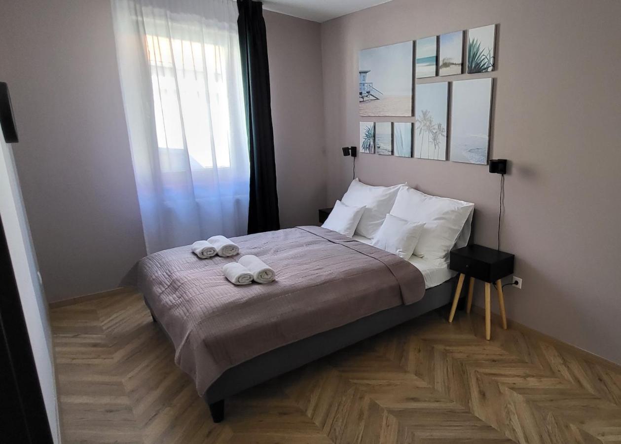Dotis Apartman Tata Exteriör bild